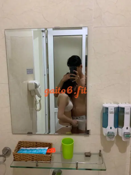 Cô nàng bú cu cho bạn trai cực đầm